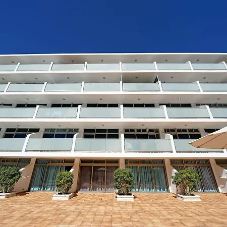 Strelitzias Apartment